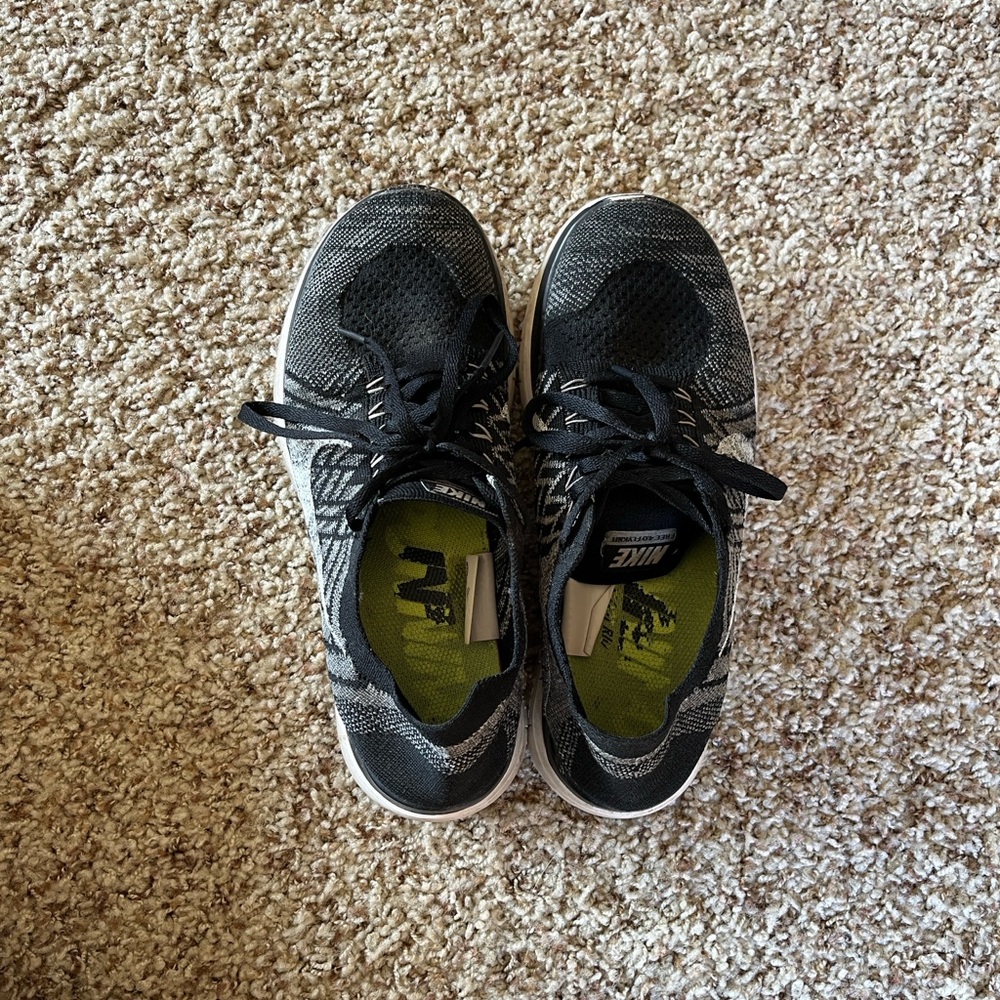 Nike Free 4.0 Flyknit Sneakers - Picture 2 of 4